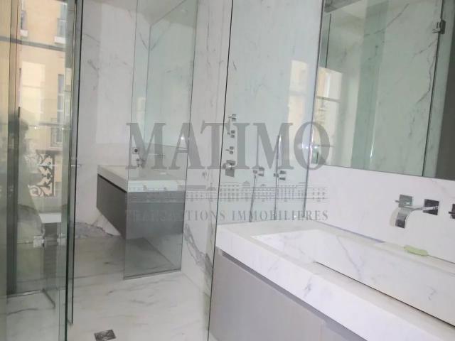 Appartement Paris 8ème 9 500 € / Mois