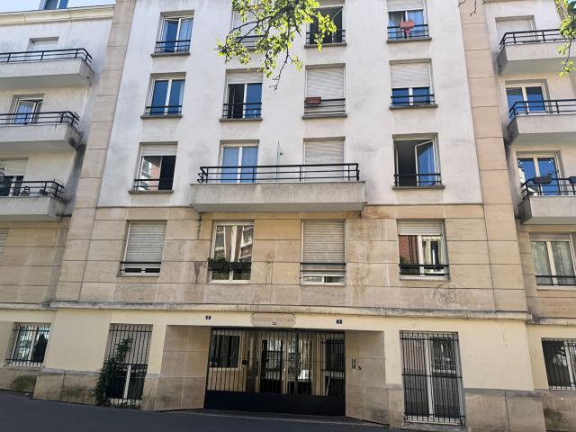 Appartement Paris 1 pièce s 20 m2. Métro St AMBROISE. Disponible FIN AOUT
