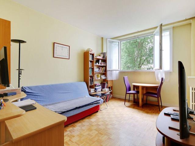 Appartement Paris 2 pièces à rénover