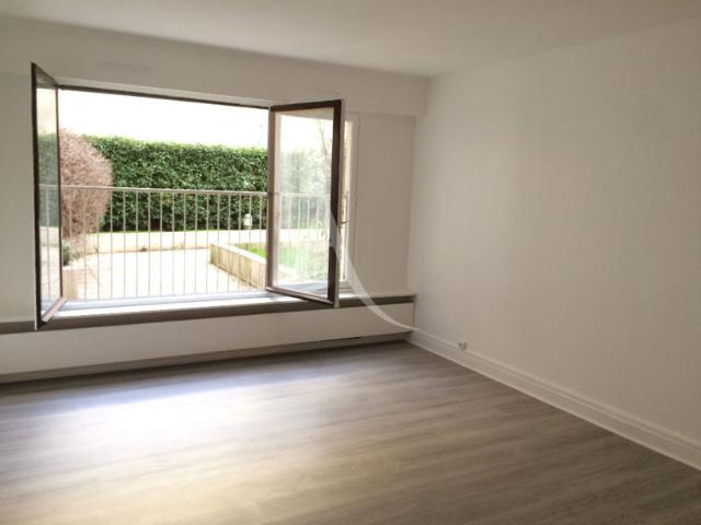 Appartement Paris IXème Studio Vide
