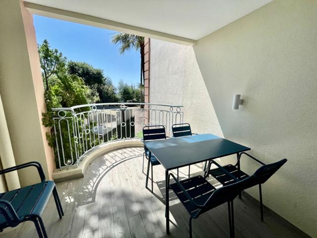 APPARTEMENT PISCINE PARKING