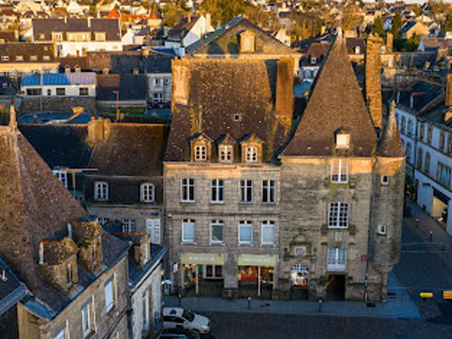 Appartement Pontivy 2 pièces Pontivy réhabilitation face à la place du Martray