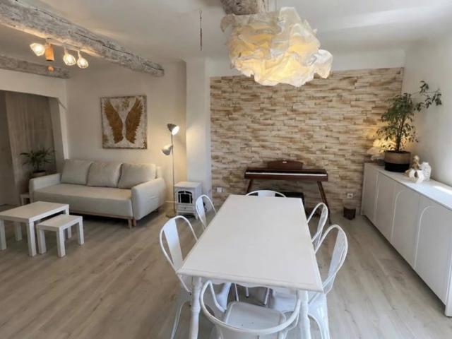 Appartement plain pied entièrement rénové