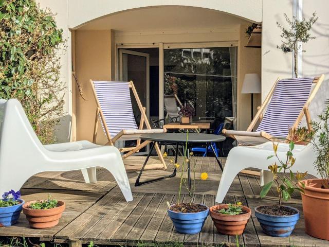 Appartement, plein centre avec petit jardin privé