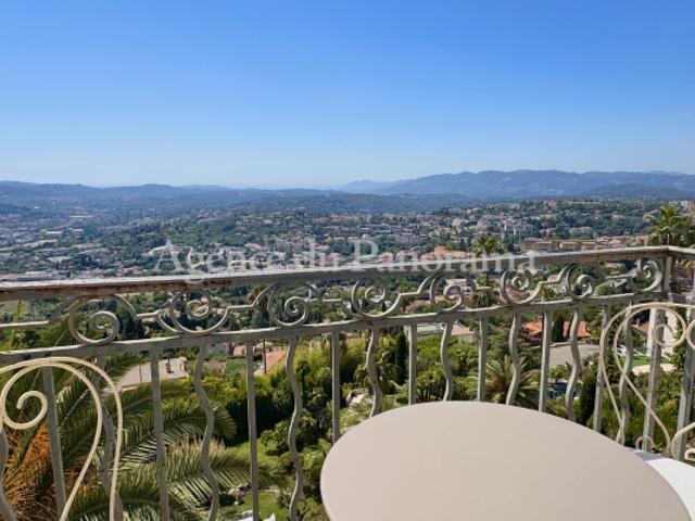 APPARTEMENT PLEIN DE CHARME BENEFICIANT D'UN FANTASTIC PANOR
