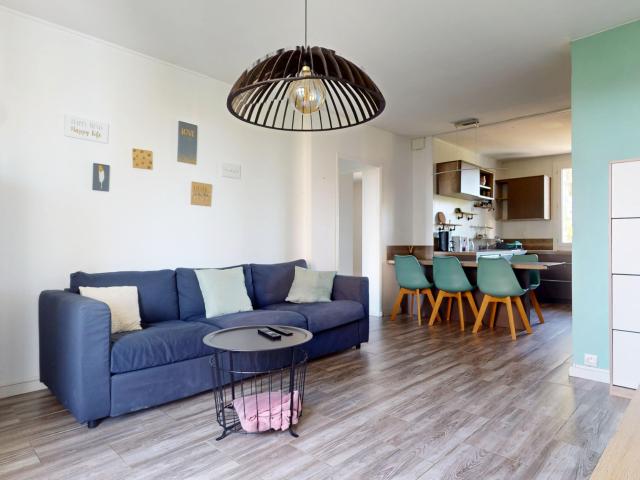 Appartement proche centre avec terasse et stationnement priv