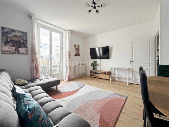 Appartement PRESTIGE F4/F5 Rive droite 113 m2 4 chambres cave et parkings