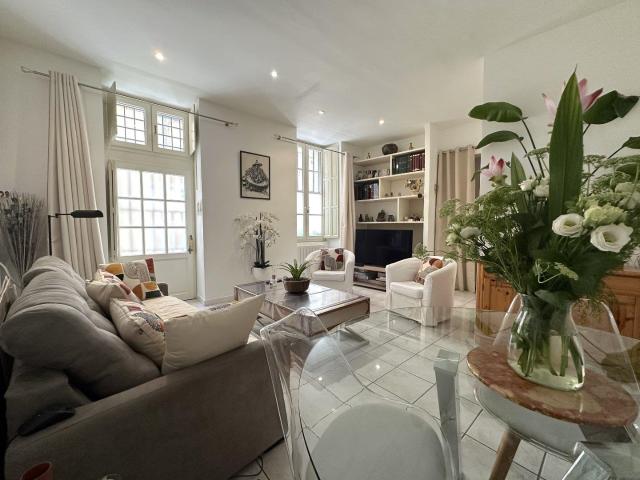 Appartement Quatre Pièces Quartier Palais Des Papes 82m² Avignon