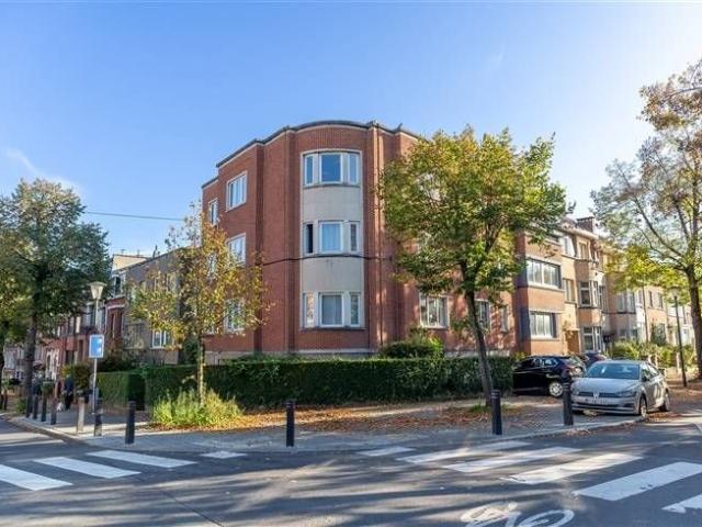 Appartement quartier verdoyant derrière la maison communale