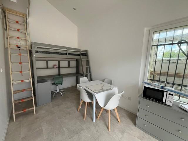 Appartement r�nov� Simiane Collongue 1 pi�ce s 17.0 m2