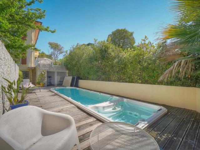 Spacieux Duplex à Antibes Grandes terrasses et piscine avec jacuzzi privé Parfait pour résidence familiale et investissement locatif