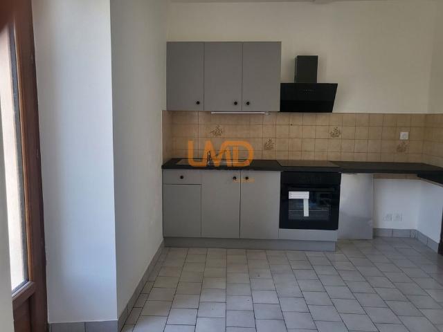 Appartement RDC 82m2 + garage, cave et terrain