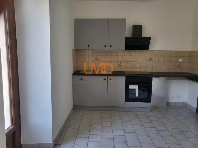 Appartement RDC 82m2 + garage, cave et terrain