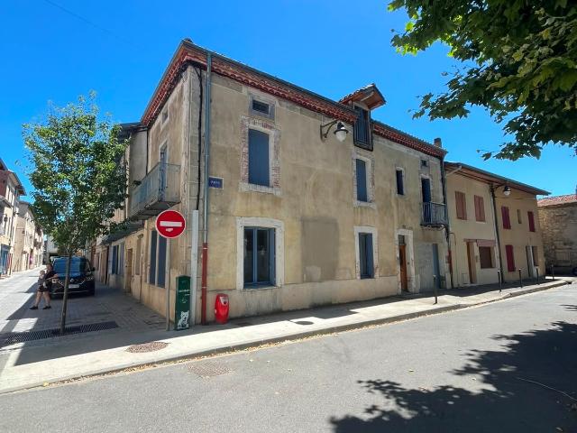 APPARTEMENT RDC REVEL SITUE EN CENTRE VILLE AVEC PLACE DE PARKING