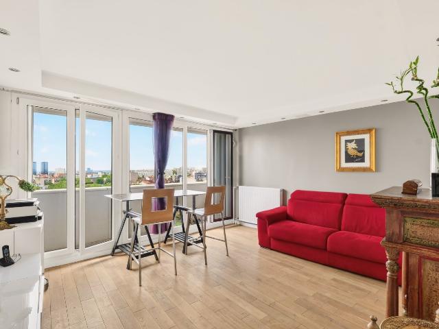 Appartement rénové 3 pièces 69m2 avec balcon, cave et parking