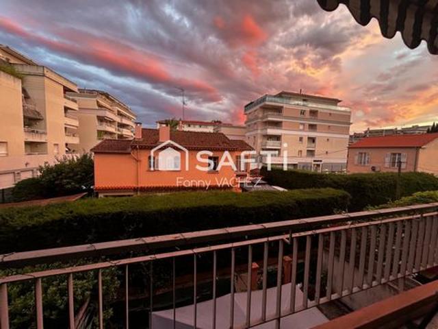 Appartement traversant de 68m² à Mandelieu