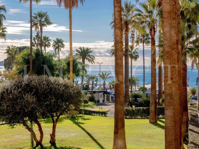 Appartement rénové 3 pièces vue mer à vendre Cannes Croisette