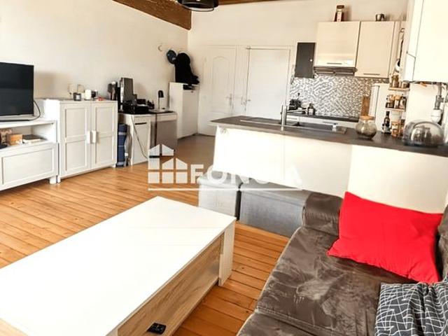 Appartement rénové • 2 stationnements privatifs • Charges env. 20 /mois • Aucun travaux