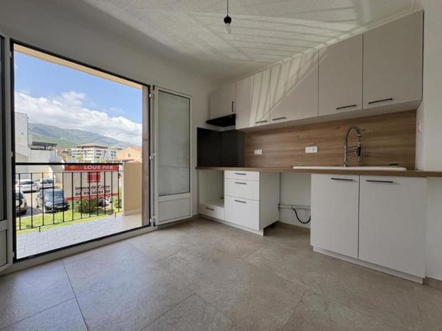 Appartement rénové 4 pièces avec balcons
