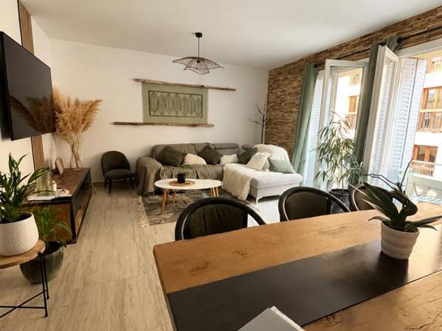 Appartement rénové 78 m2, 2 chambres, coeur historique de Fré