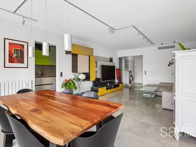 Appartement rénové à neuf avec terrasse, Nice Cimiez
