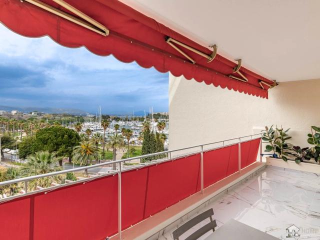 Appartement rénové à proximité du port d’Antibes – vue excep. 101m² Antibes