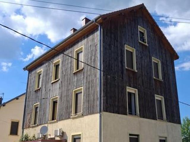 APPARTEMENT RENOVE AU 1ER ETAGE AU CALME DANS UNE MAISON PIERRE AU CALME A LA CAMPAGNE