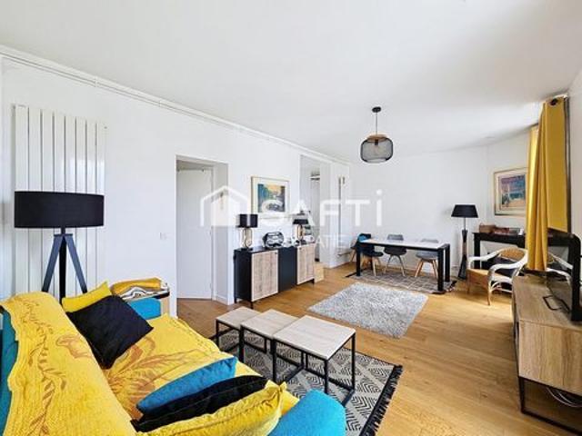 Appartement rénové au pied du Métro et des commerces