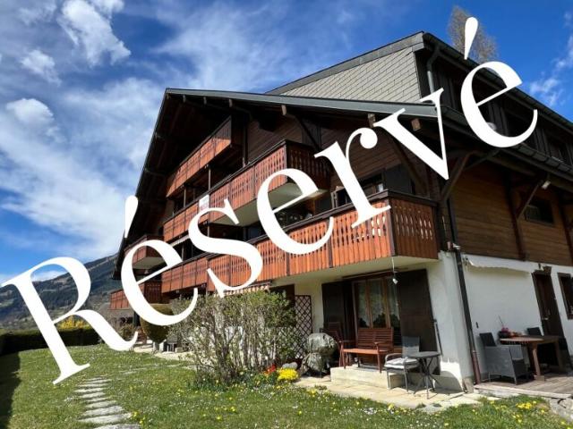 RÉSERVÉ Appartement rénové avec 2 chambres à coucher