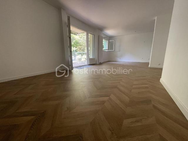 Appartement rénové avec terrasse de 83m2 au cœur de Venelles – Calme et tout à pied