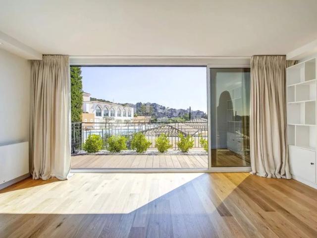 Appartement rénové avec terrasse Royal Mougins Golf