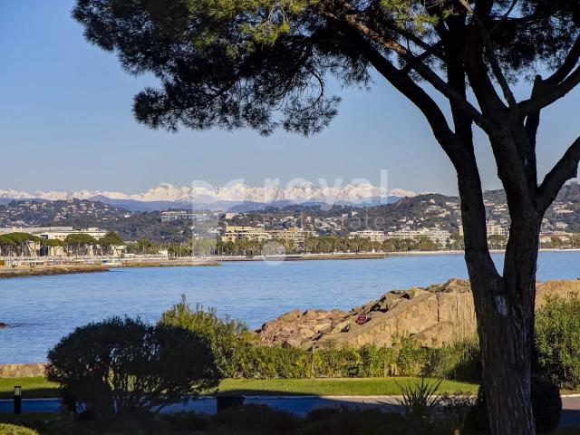 Appartement rénové avec vue mer 68m² Mandelieu la Napoule