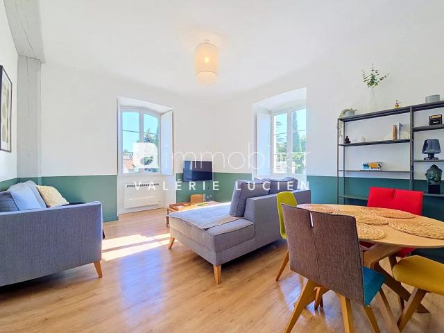 Appartement rénové avec vue sur la Collégiale 61m² Saint Rémy de Provence