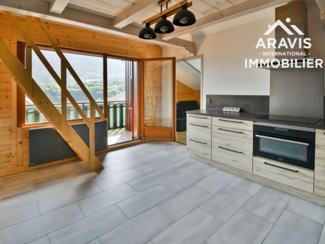 Appartement rénové avec balcon et vue montagnes