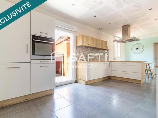 Appartement rénové avec Cour privative et Entrée indépendante