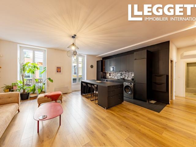 Appartement rénové avec goût, 4P de 85.27m2, traversant en plein coeur de Nice, quartier Lepante