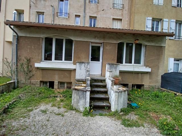 Appartement rénové avec jardin