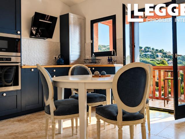 Appartement rénové avec piscine, cave, parking et panorama mer à Collioure