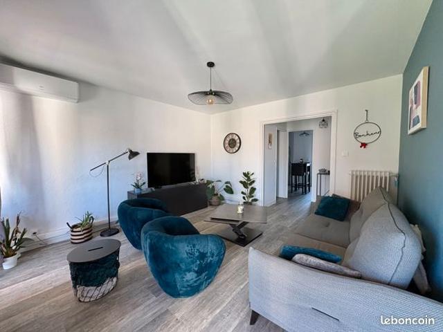 Appartement rénové dans une résidence sécurisée et fermée avec concierge