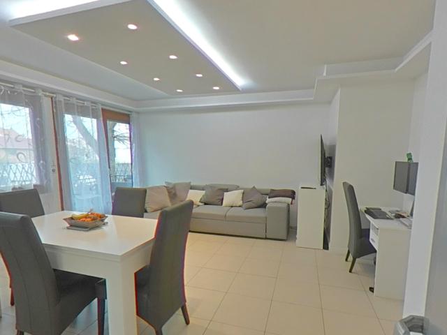 Appartement rénové dans résidence sécurisée et calme