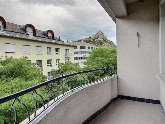 Appartement rénové de 3.5 pièces à louer au centre ville de Sion