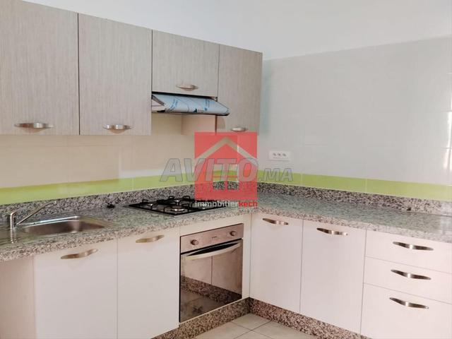 Appartement rénové de 3 chambres avec balcon