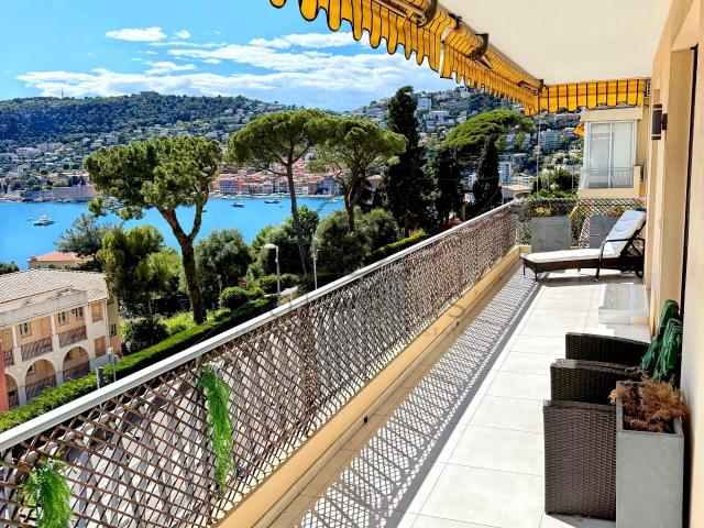 Appartement rénové de 2 chambres avec vue sur la mer