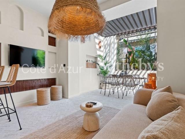 Appartement rénové de 68 m² avec terrasse et garage au cœur de Saint Tropez