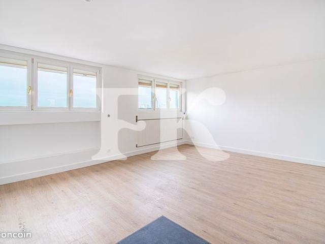 Appartement RÉNOVÉ en Dernier Étage 3 Pièces 2 Chambres