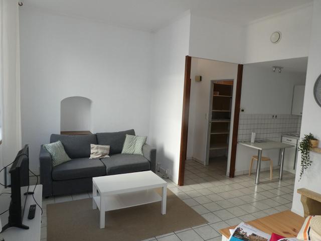 Appartement rénové F2 meublé