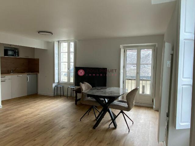 Appartement rénové Nantes 1 pièce 27.78 m² | Poulpiquet Immobilier
