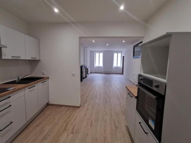 Appartement rénové Nantua 2 pièce s 64.2 m2