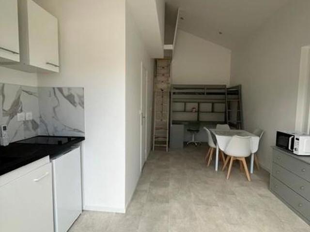 Appartement rénové Simiane Collongue 1 pièce s 17.0 m2