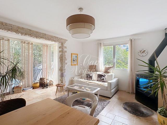 APPARTEMENT RÉNOVÉ PROCHE CENTRE & PORT EN REZ DE CHAUSSÉE À VENDRE À CAVALAIRE SUR MER GOLFE DE SAINT TROPEZ